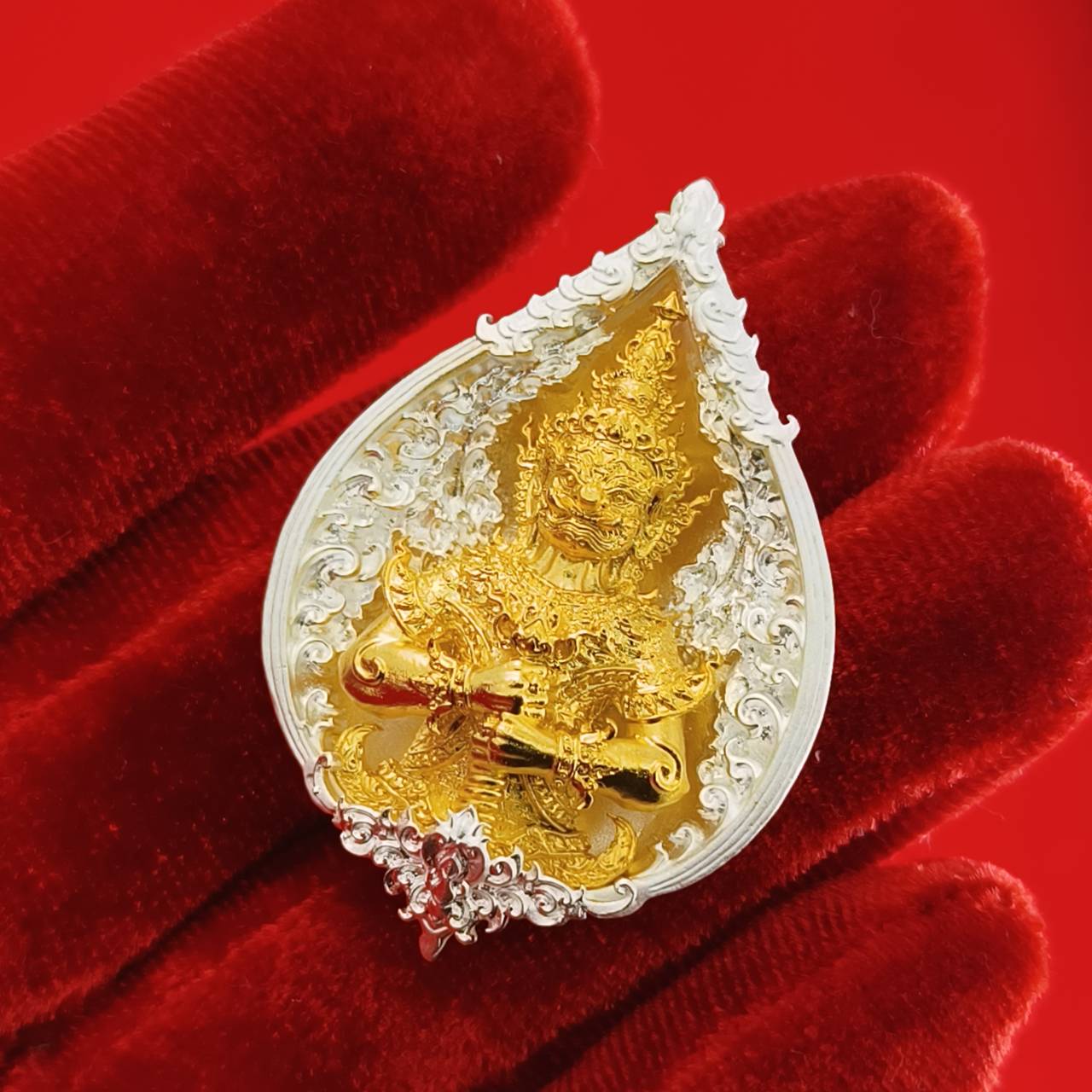 Invoke Supreme Power and Wealth with Authentic Thao Wessuwan Amulet for Prosperity