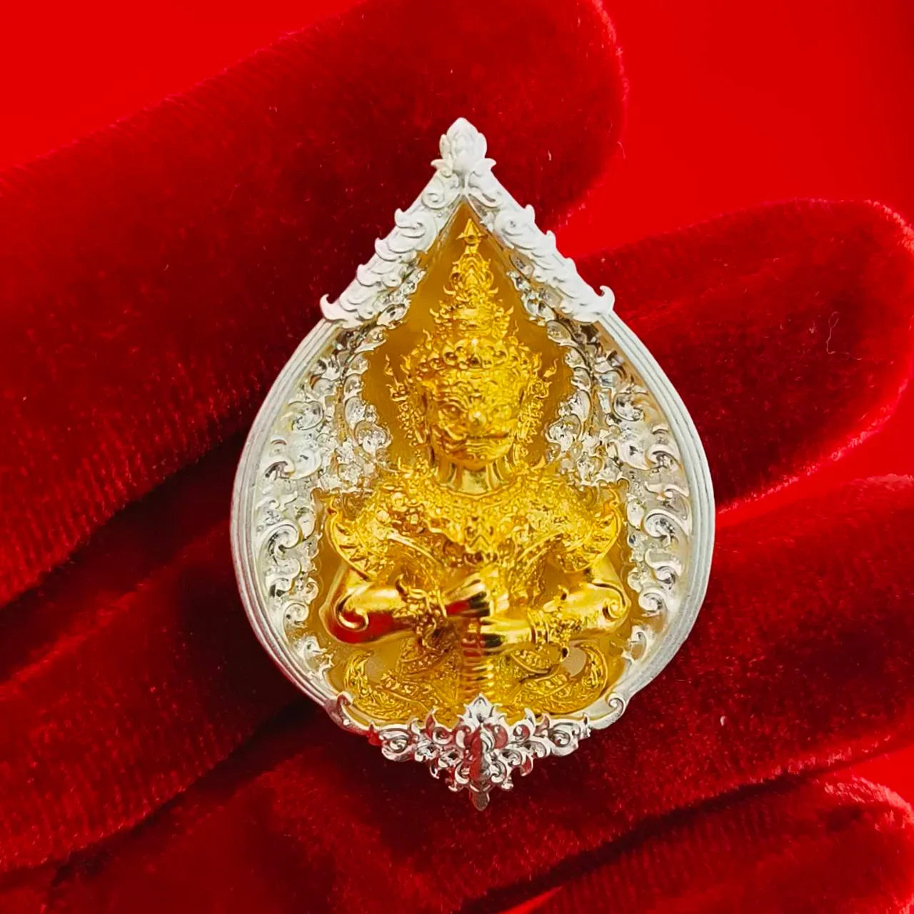 Invoke Supreme Power and Wealth with Authentic Thao Wessuwan Amulet for Prosperity