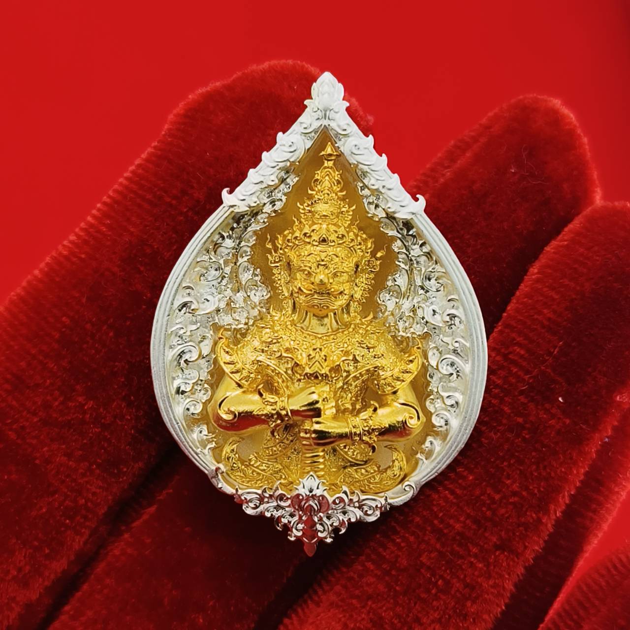 Invoke Supreme Power and Wealth with Authentic Thao Wessuwan Amulet for Prosperity