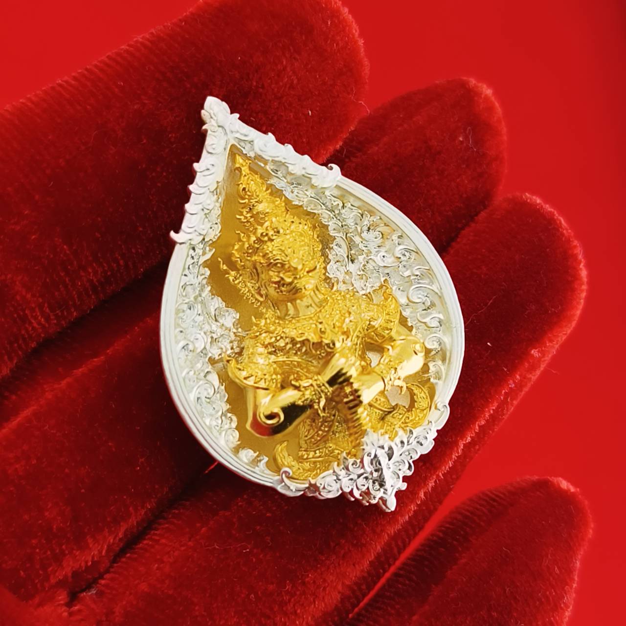 Invoke Supreme Power and Wealth with Authentic Thao Wessuwan Amulet for Prosperity