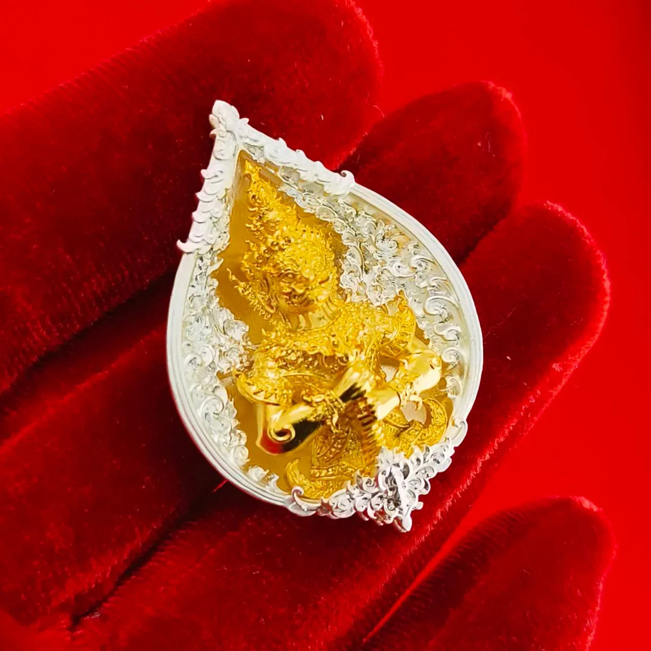 Invoke Supreme Power and Wealth with Authentic Thao Wessuwan Amulet for Prosperity