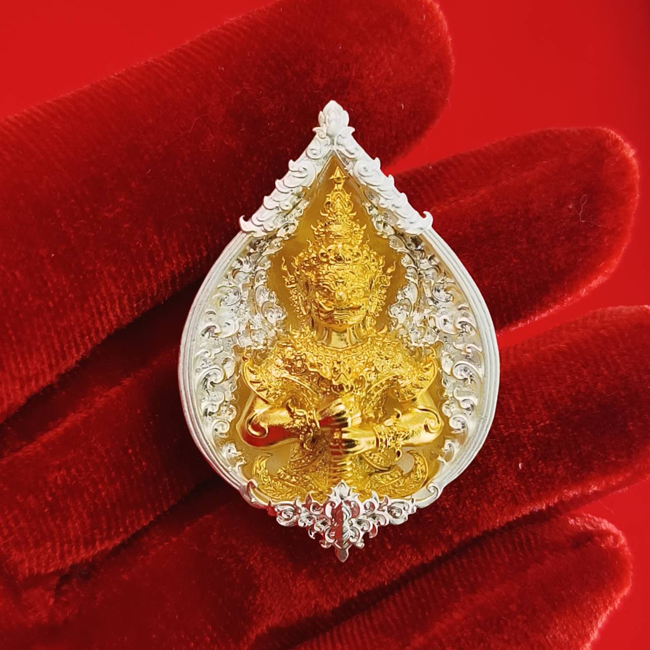 Invoke Supreme Power and Wealth with Authentic Thao Wessuwan Amulet for Prosperity