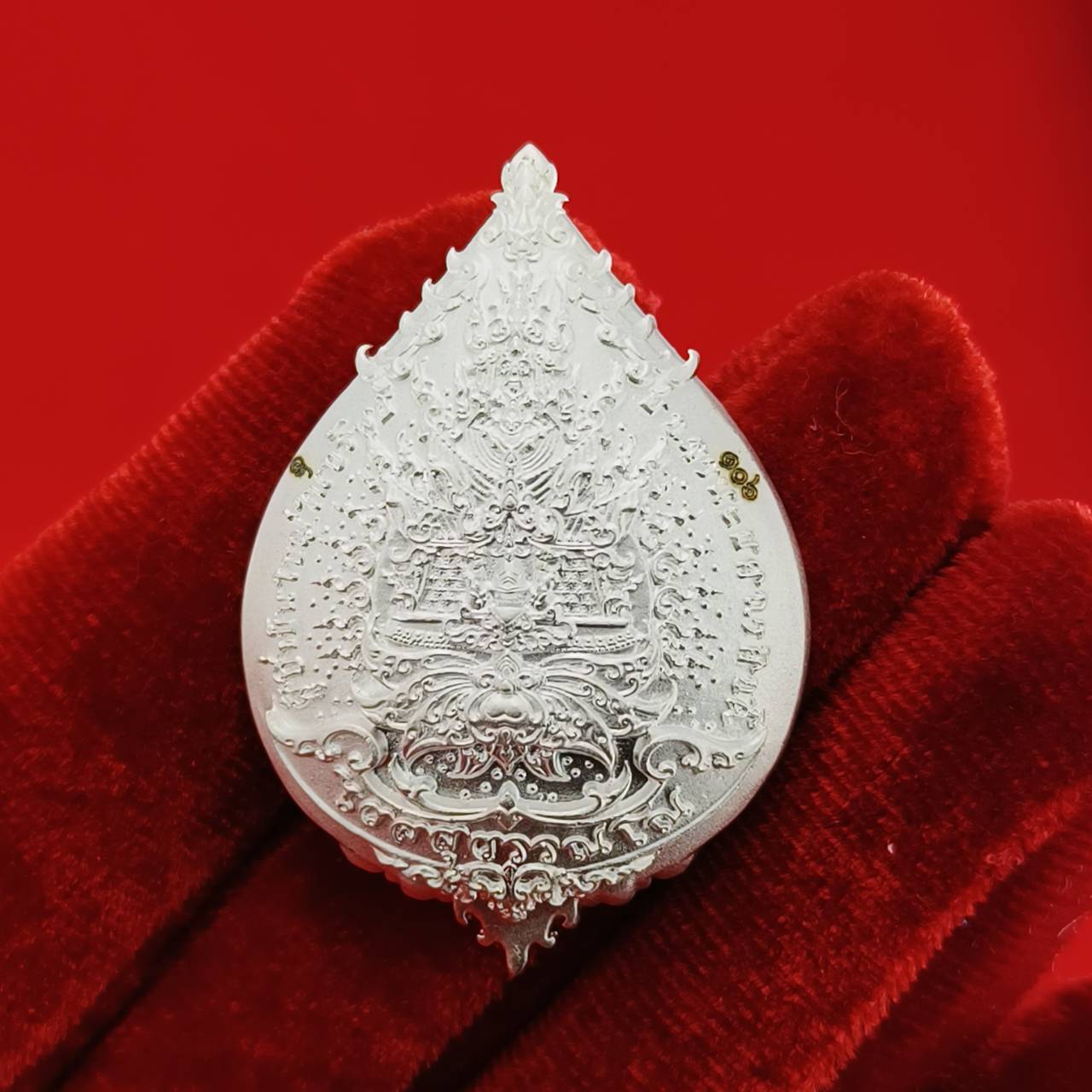 Invoke Supreme Power and Wealth with Authentic Thao Wessuwan Amulet for Prosperity