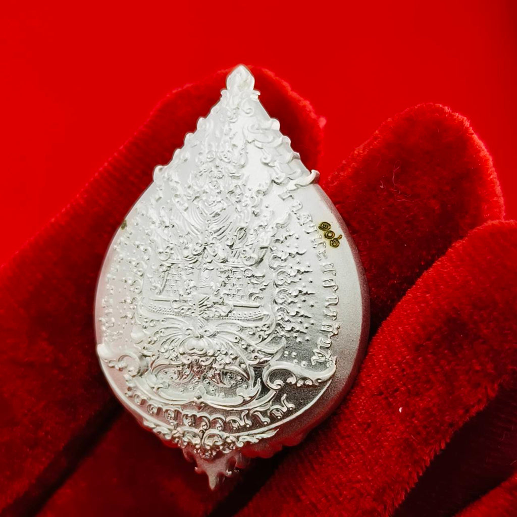 Invoke Supreme Power and Wealth with Authentic Thao Wessuwan Amulet for Prosperity