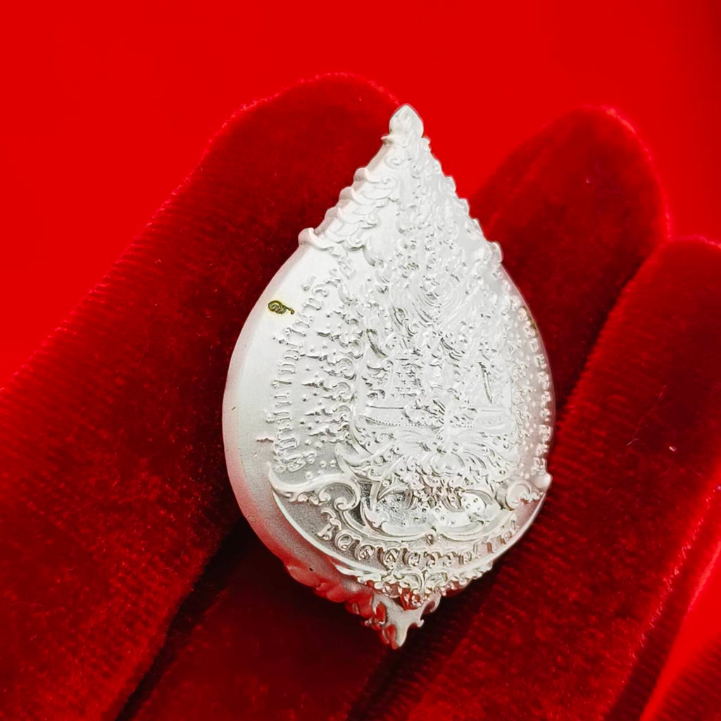 Invoke Supreme Power and Wealth with Authentic Thao Wessuwan Amulet for Prosperity