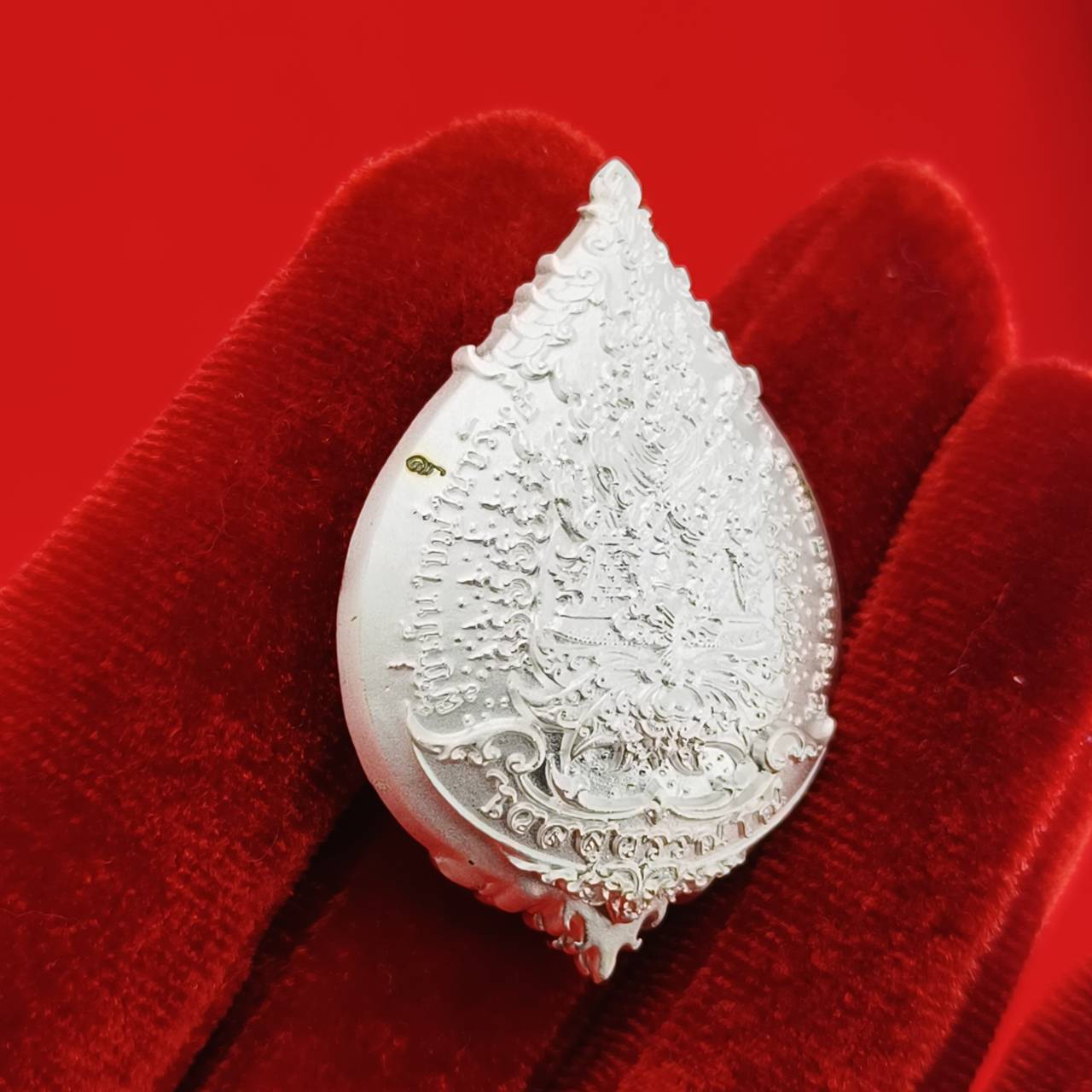 Invoke Supreme Power and Wealth with Authentic Thao Wessuwan Amulet for Prosperity