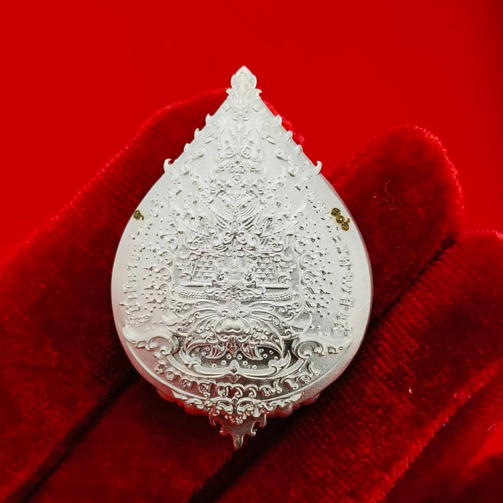 Invoke Supreme Power and Wealth with Authentic Thao Wessuwan Amulet for Prosperity