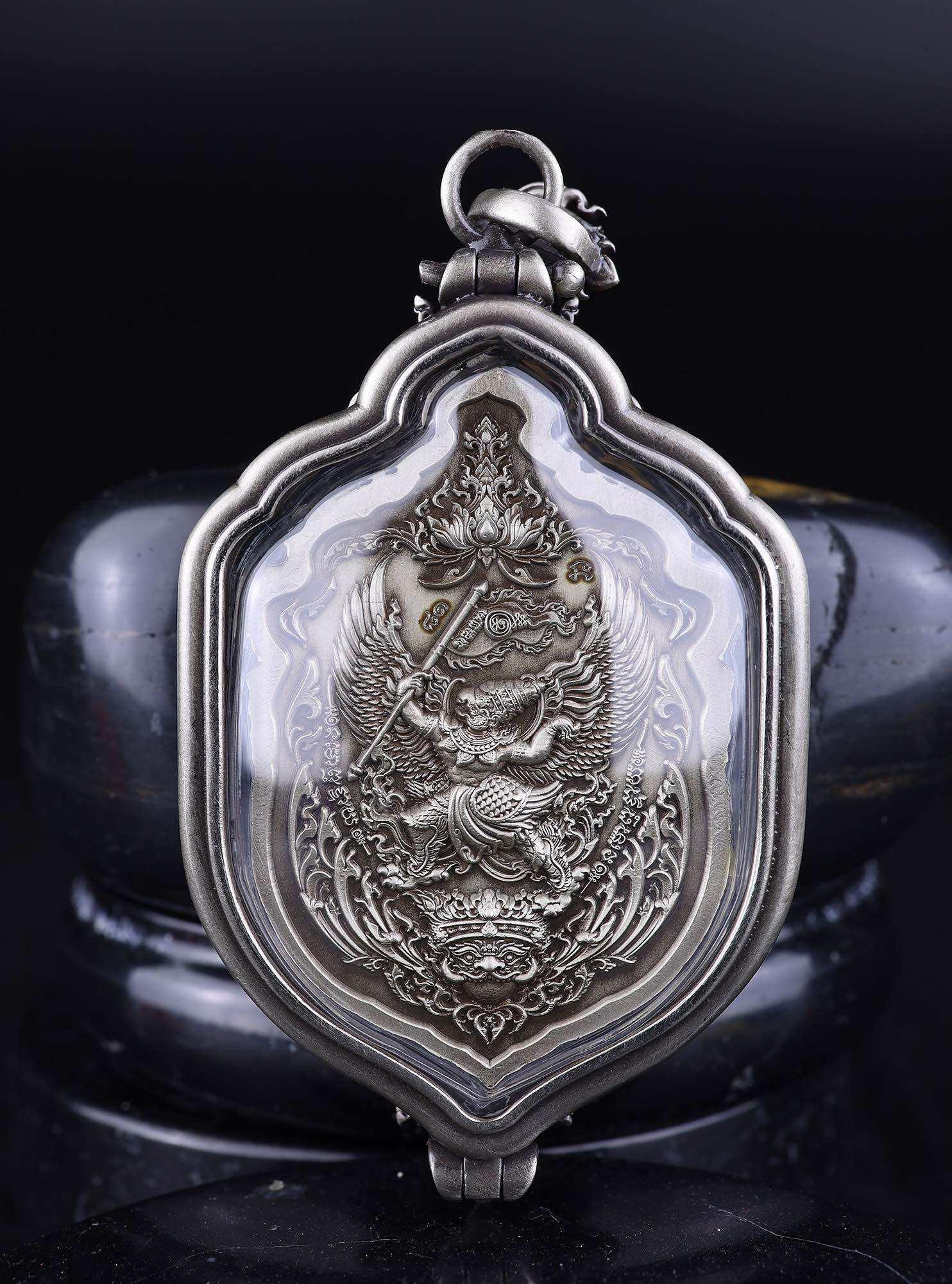 Thao Wessuwan Thai Amulet & Garuda Flag Medallion – Limited Edition Sacred Amulet Blessed by Luang Pu Chat, Wat Ban Poon