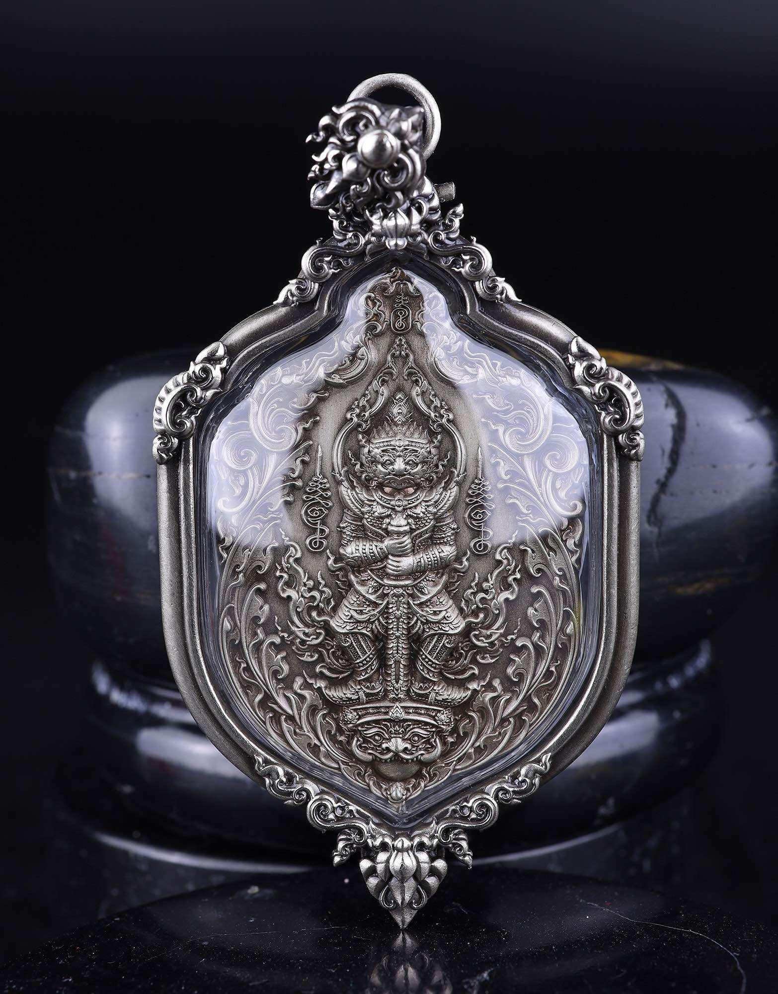 Thao Wessuwan Thai Amulet & Garuda Flag Medallion – Limited Edition Sacred Amulet Blessed by Luang Pu Chat, Wat Ban Poon
