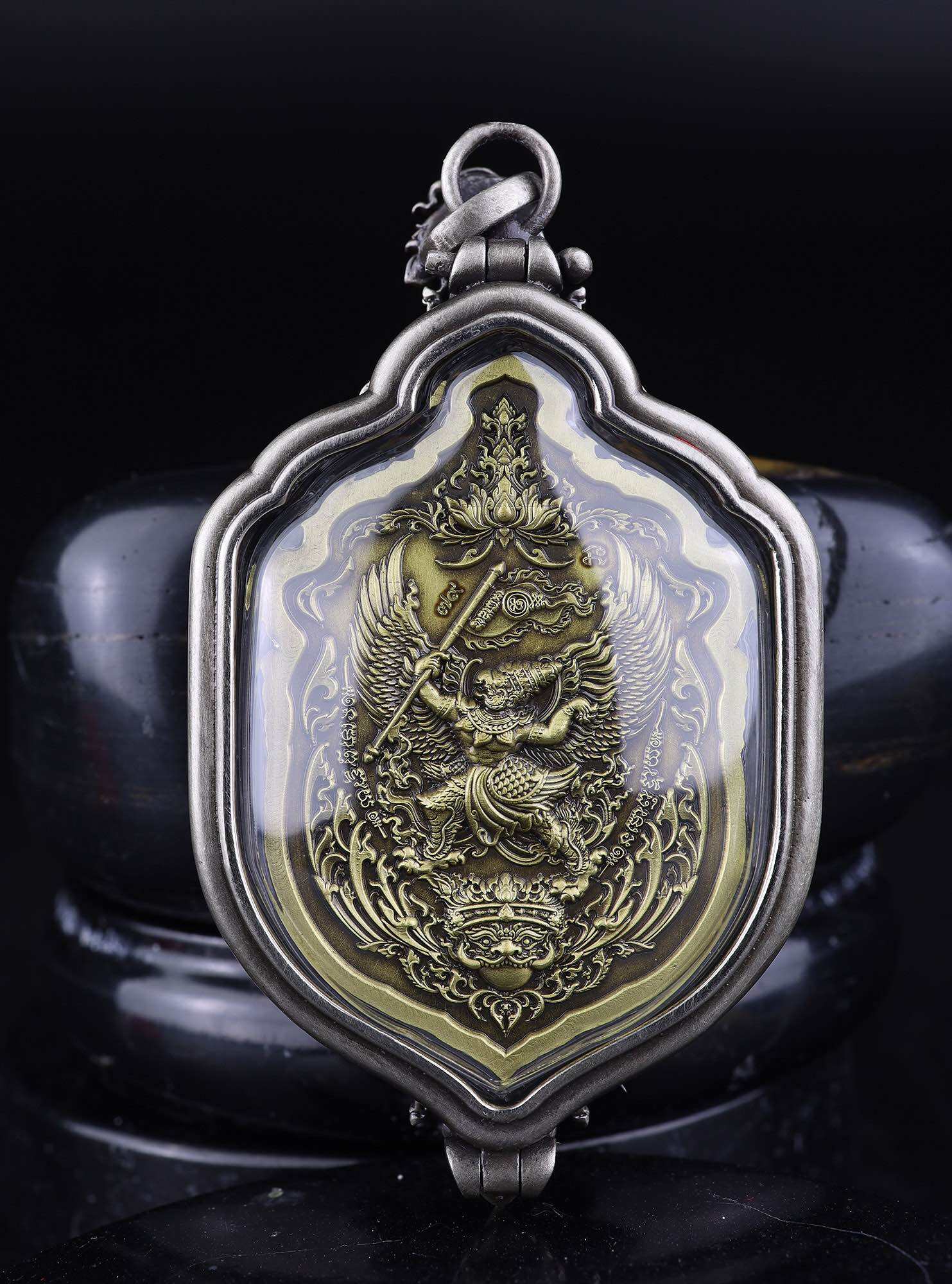 Thao Wessuwan Thai Amulet & Garuda Flag Medallion – Limited Edition Sacred Amulet Blessed by Luang Pu Chat, Wat Ban Poon