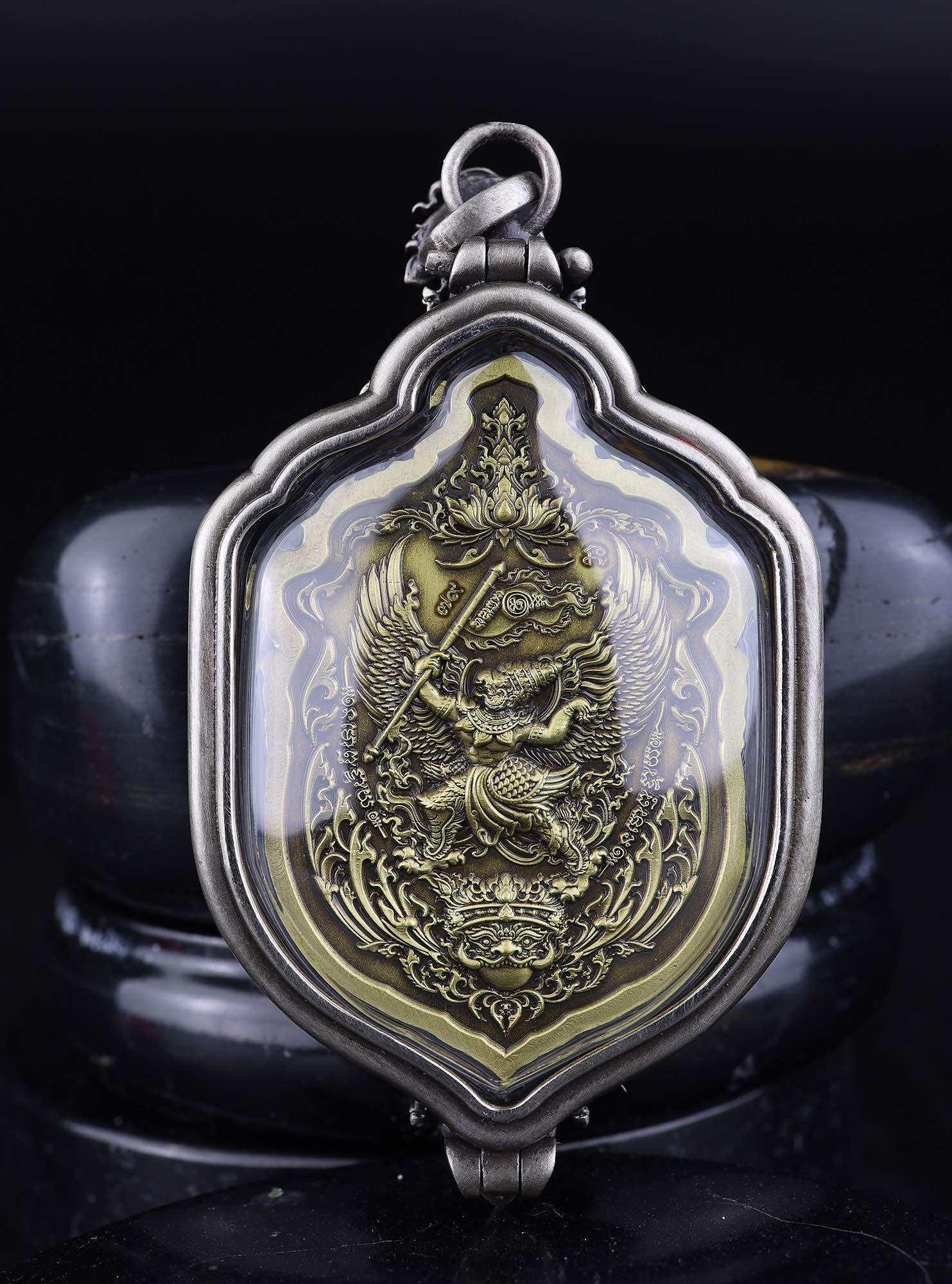 Thao Wessuwan Thai Amulet & Garuda Flag Medallion – Limited Edition Sacred Amulet Blessed by Luang Pu Chat, Wat Ban Poon