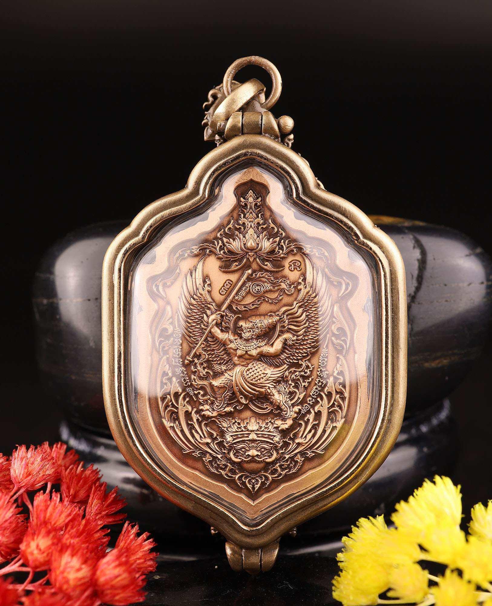 Thao Wessuwan Thai Amulet & Garuda Flag Medallion – Limited Edition Sacred Amulet Blessed by Luang Pu Chat, Wat Ban Poon