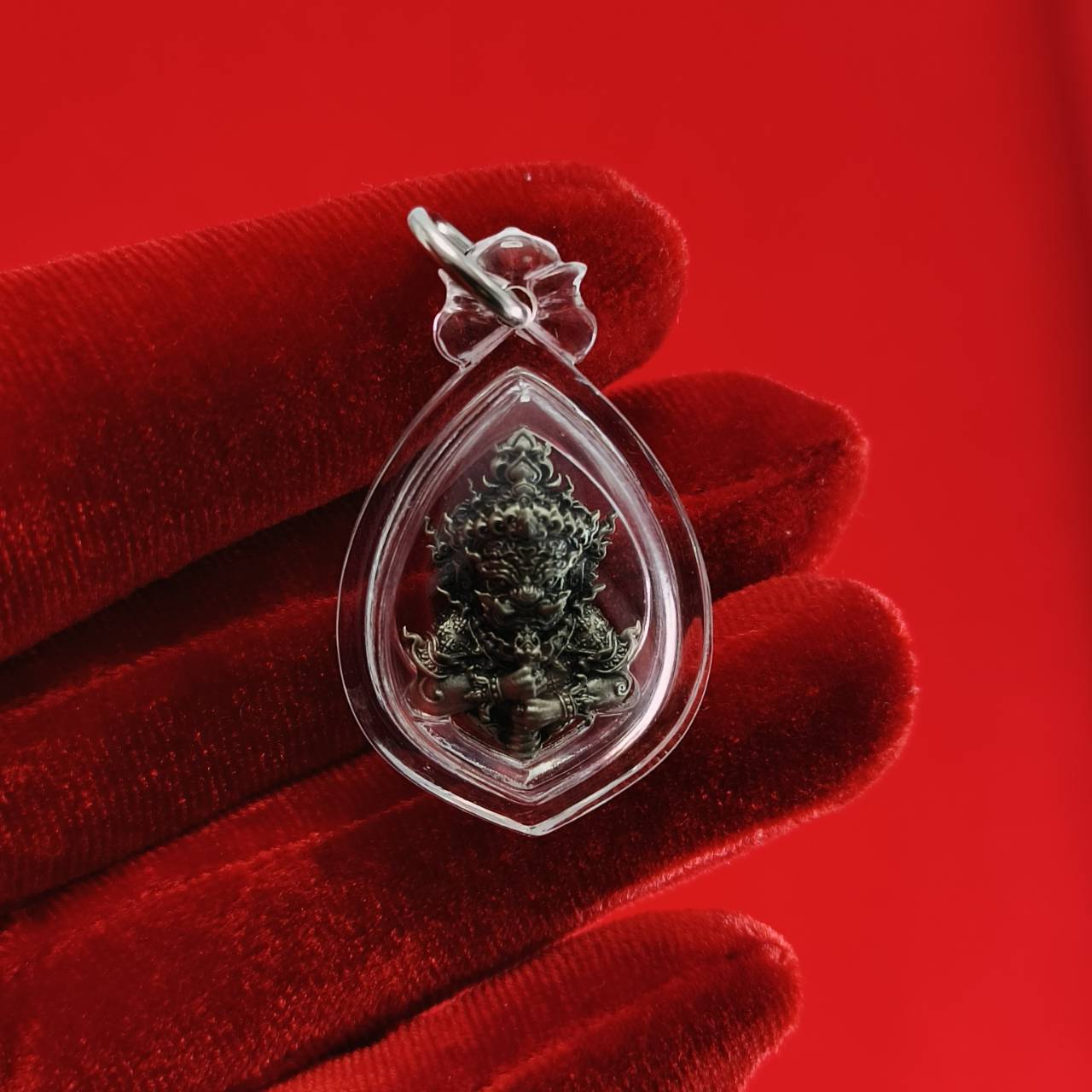 Thao Wessuwanno amulet encased in clear resin, ideal for spiritual decoration and protection