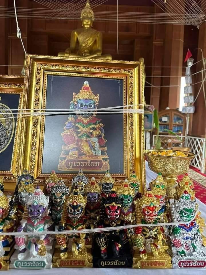 Thao Wetsuwan Wealth Amulet Figurine - Thai Prosperity Blessing Statue