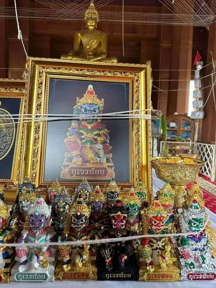 Thao Wetsuwan Wealth Amulet Figurine - Thai Prosperity Blessing Statue