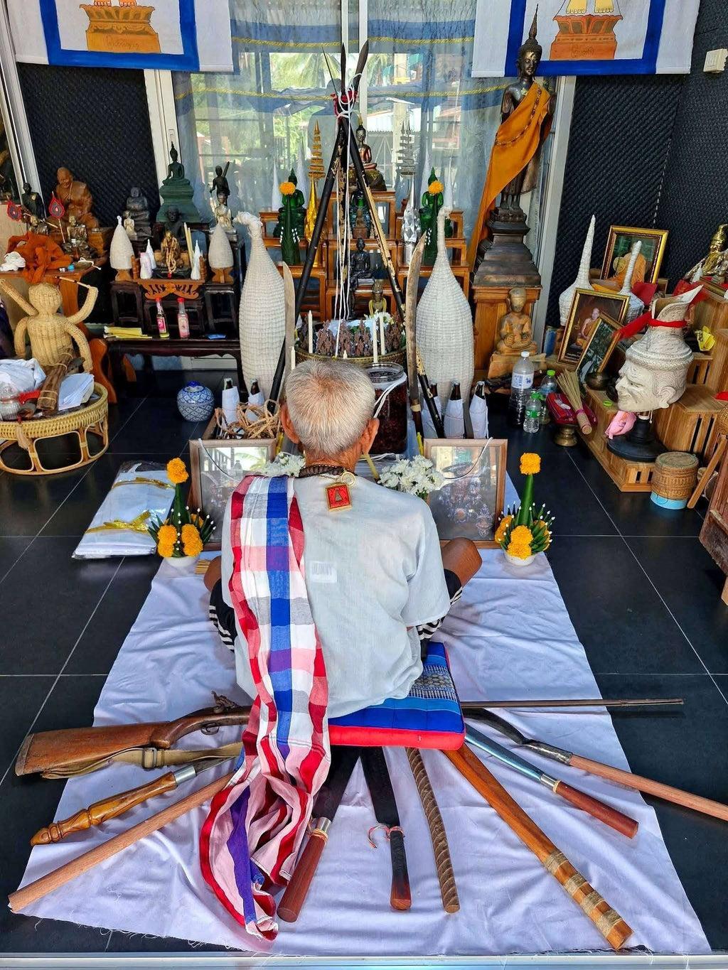 🛡️ The Immortal Sentinel: "Phra See Sa Lang Ngeng" – Ancient Warrior Spirit of Invincibility & Supreme Charisma by Ajarn Krishnapong (Legacy of Luang Phor Tae Lineage)