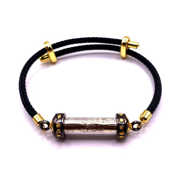 🔓 The Poverty Cure: Takrut "Gae Jon Plod Nee" (Debt Clearing & Wealth) - Ajarn Plian, Khao Or Lineage (Year 2025) Gold-plated and black amulet to ward off poverty (with black cord bracelet).