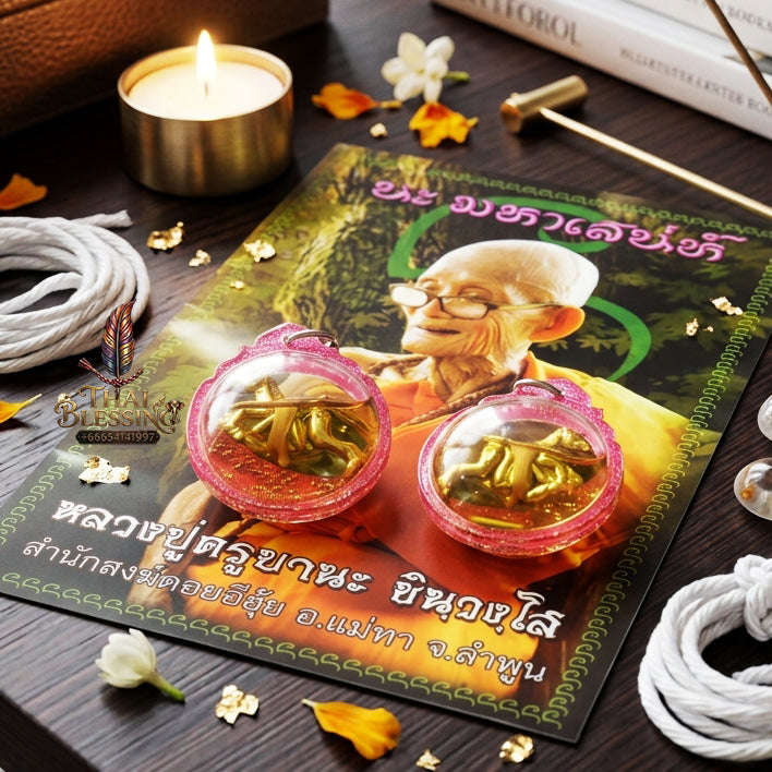 ✨ [The Sovereign of Infinite Romantic Command & Commercial Gravity: The 2026 "Grand-Master" Edition] Sacred "Ma Sep Nang (The Sovereign Deity of Intense Passion & Prosperous Attraction)" – Special "Sacred Brass & Kai Daeng Herb-Oil" Thai