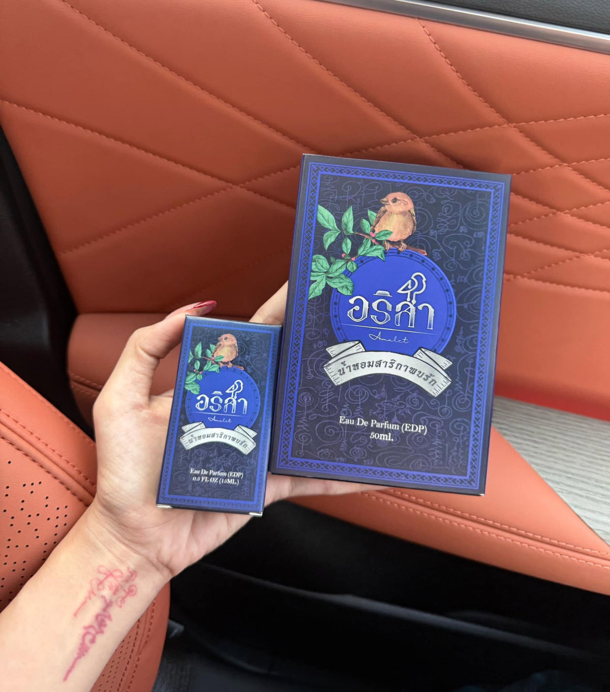 ✨ [The Sovereign of Supreme Esoteric Allure, Sophisticated Masculine Gravity & Irresistible Devotion: The 2026 "Grand-Master" Sovereign Edition] Sacred "Arisa Perfume – 'Sarika Phop Rak'