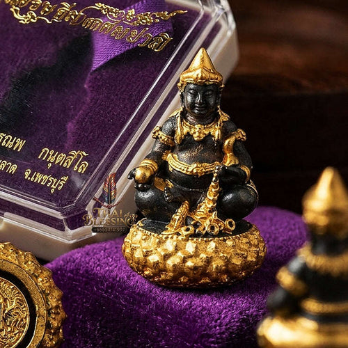 💥 THE STUNNING BLACK-AND-GOLD MASTERPIECE OF HEAVENLY WEALTH DEITY: THE PHRA ACHAN LEK WAT THAM KHAO NOI PHRA THANABODI BARAMI SETTHI YAI! Thai Blessing Co By RURUECHA