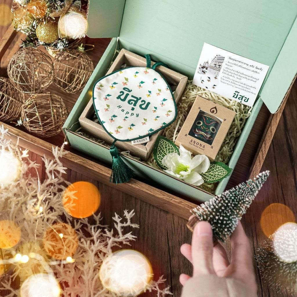 Unique Thai Gift Box with Fragrance Set - Exotic Aromas and Culture PASTEL GREEN
