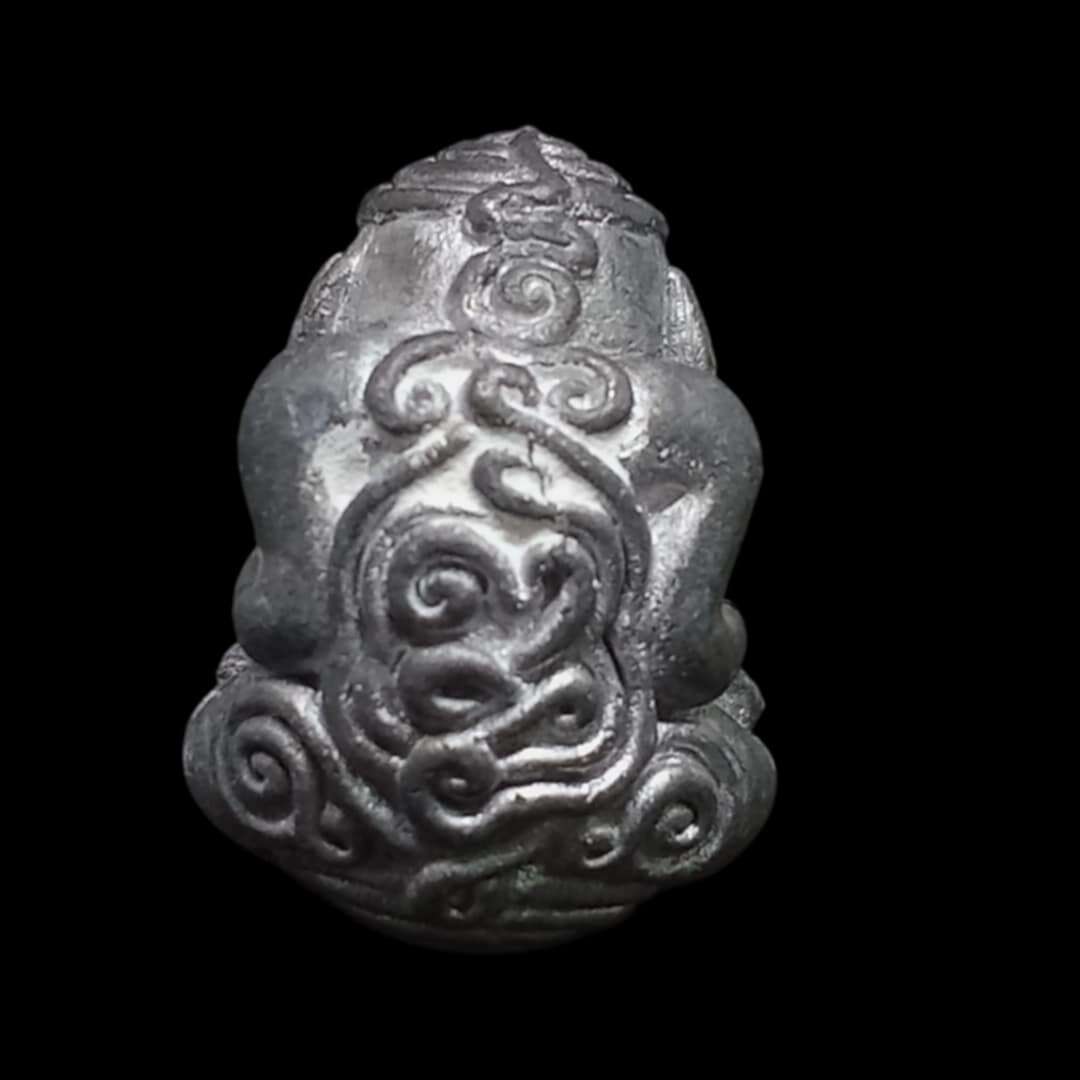 ⚡ Unlock Supreme Fortune and Spiritual Protection with Luang Pu Jue Panthamutto's Gogidud Riches Edition﻿ – Lead Alloy Sacred Amulet with Sapphire Core! ⚡