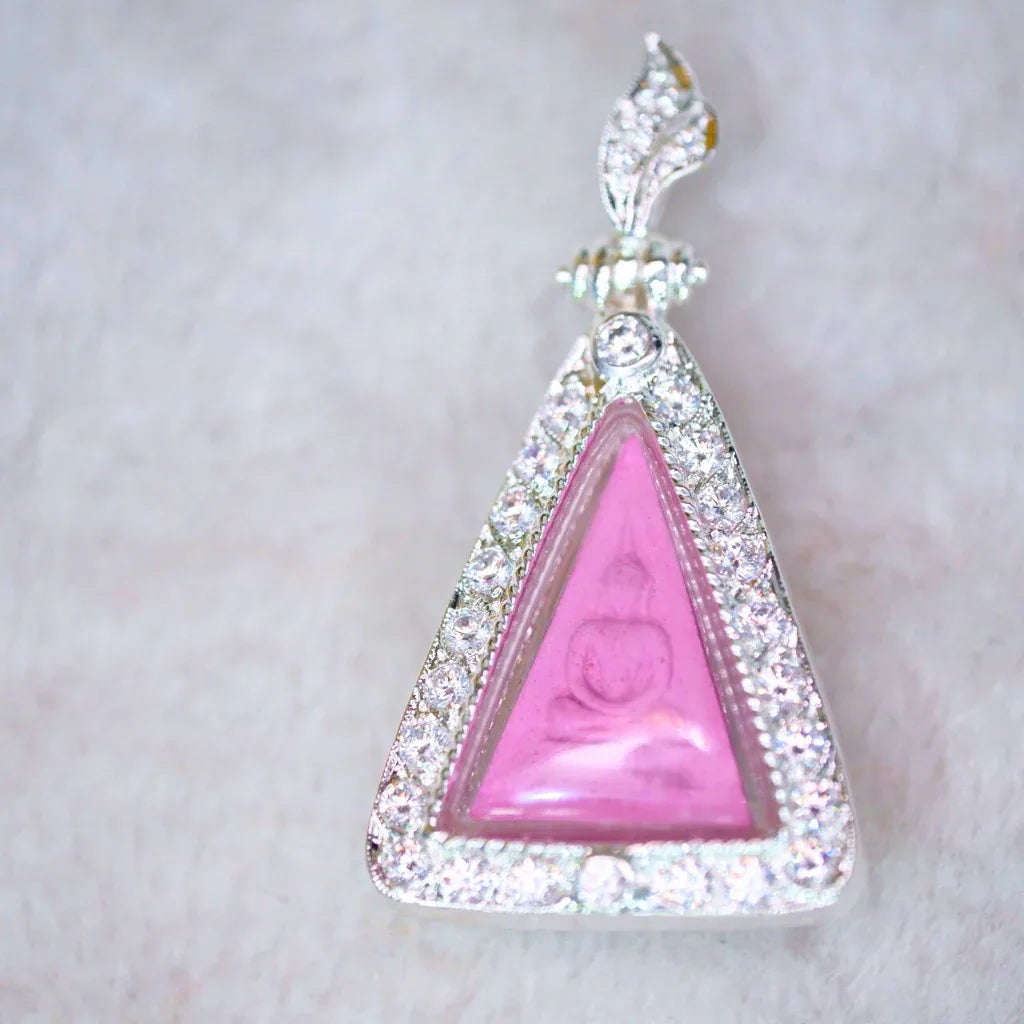 👑 Unlock the Power of Mercy, Luck & Wealth with Phra Nang Phaya Maha Lap! ม่วงใส่กรอบเพชรกันน้